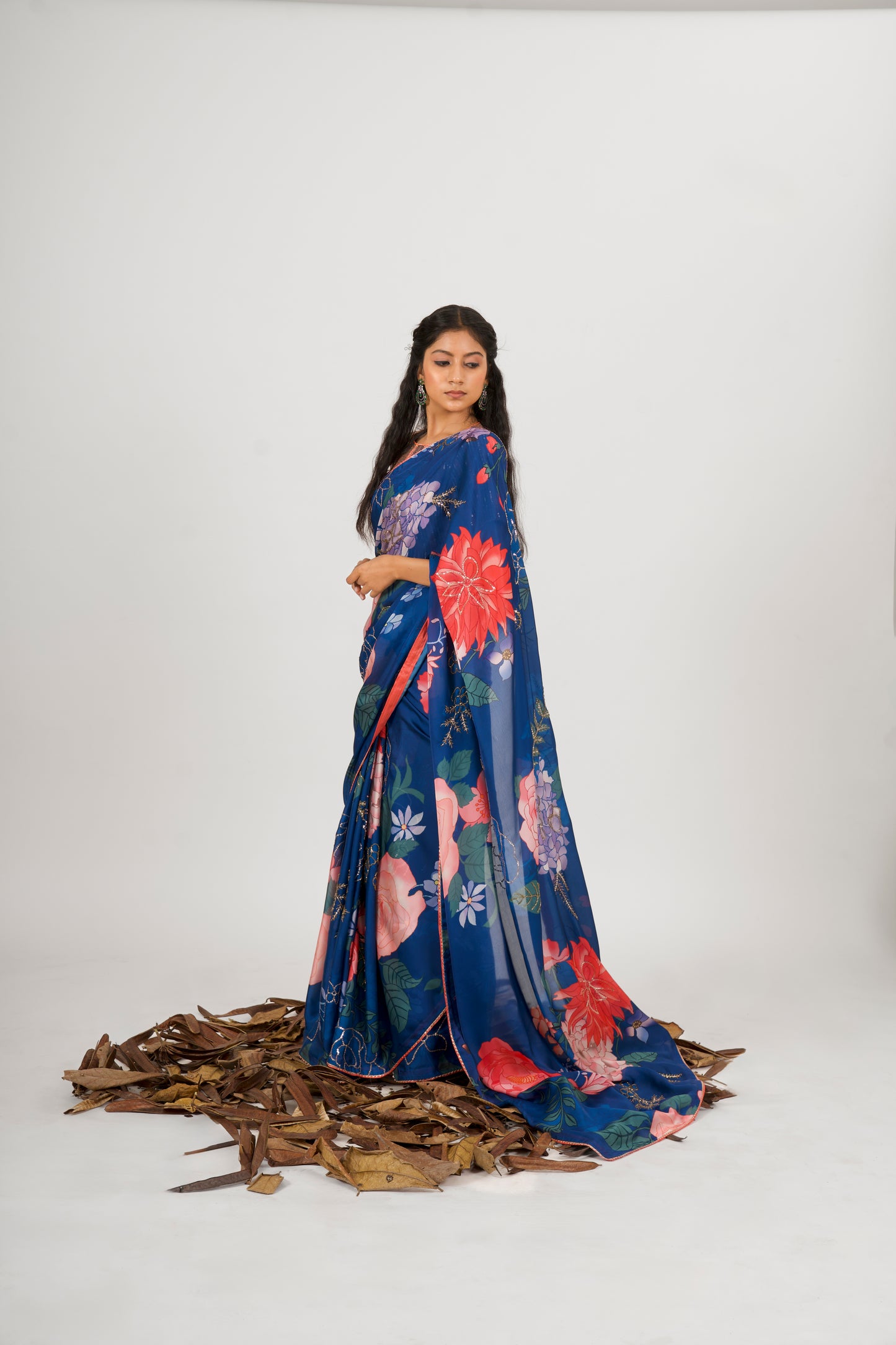 Makha- navy blue saree