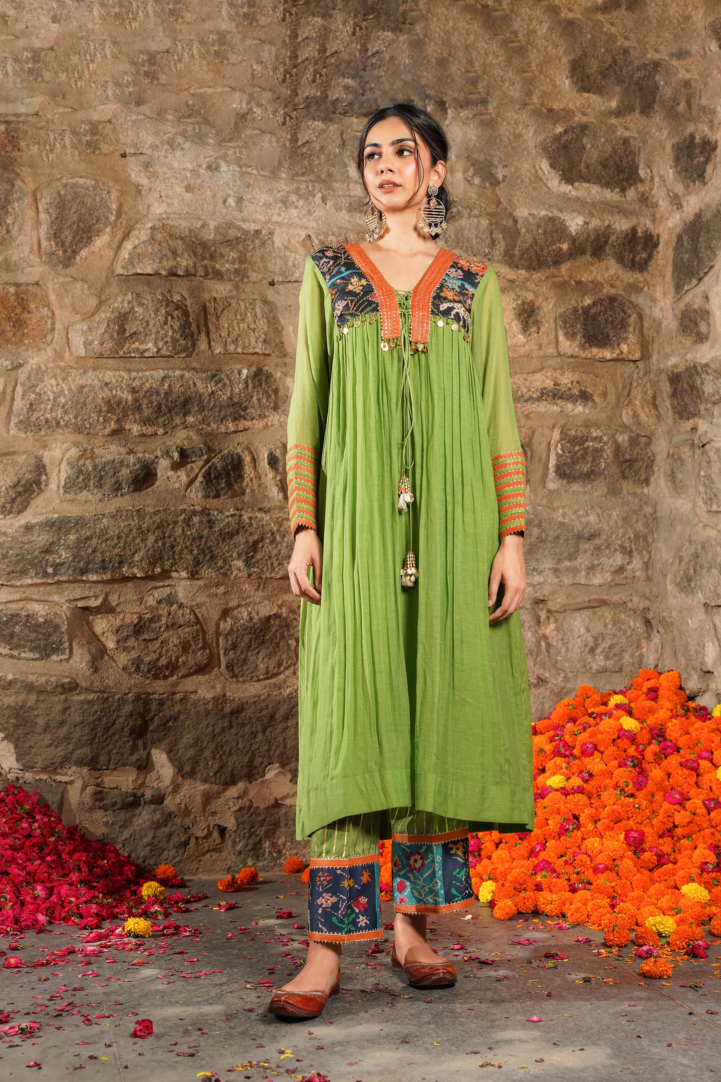 Saanjh- Fern green  embroidered kurti set