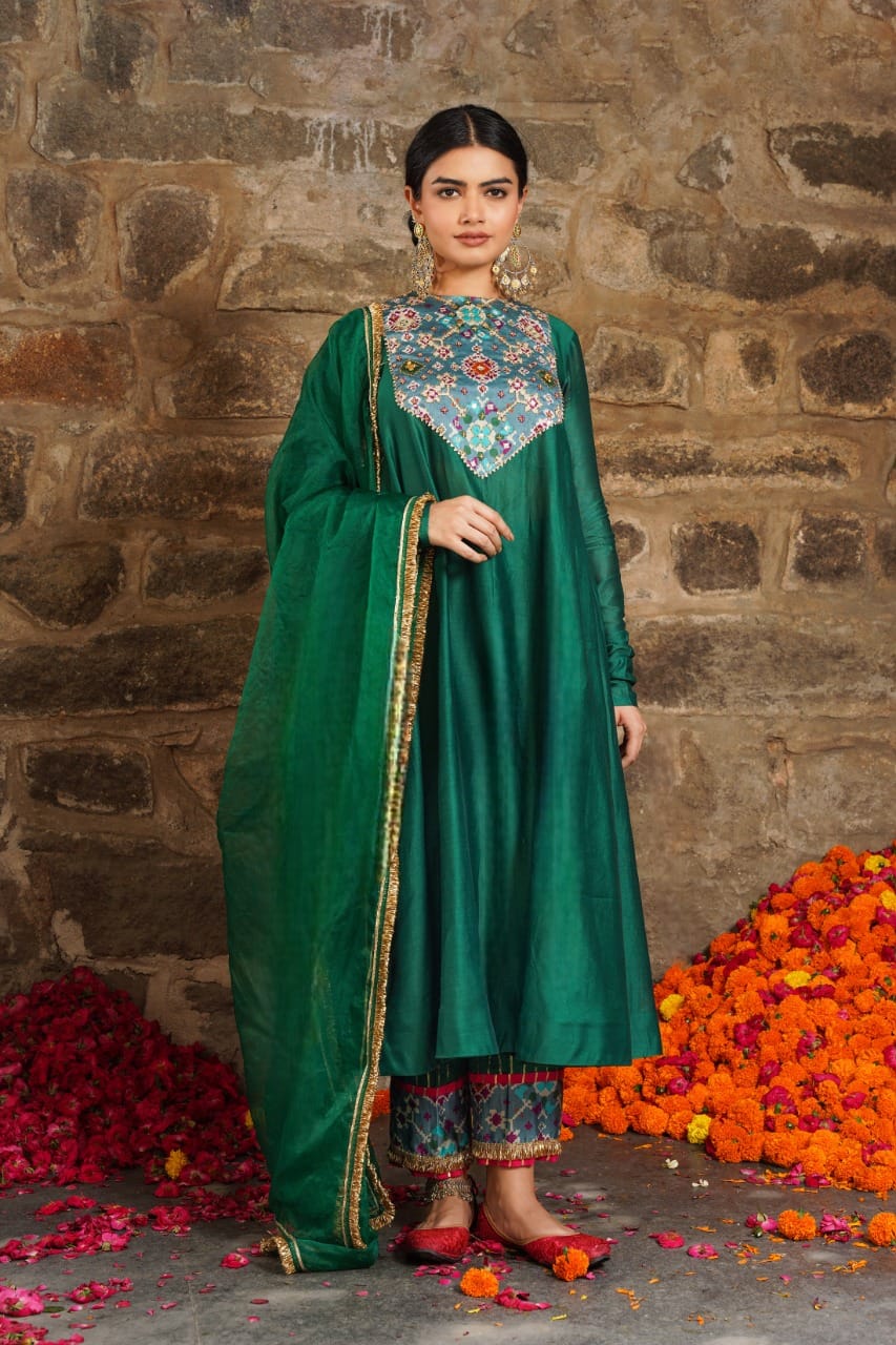 Inaayat- luxuriant green Chanderi piece kurti set