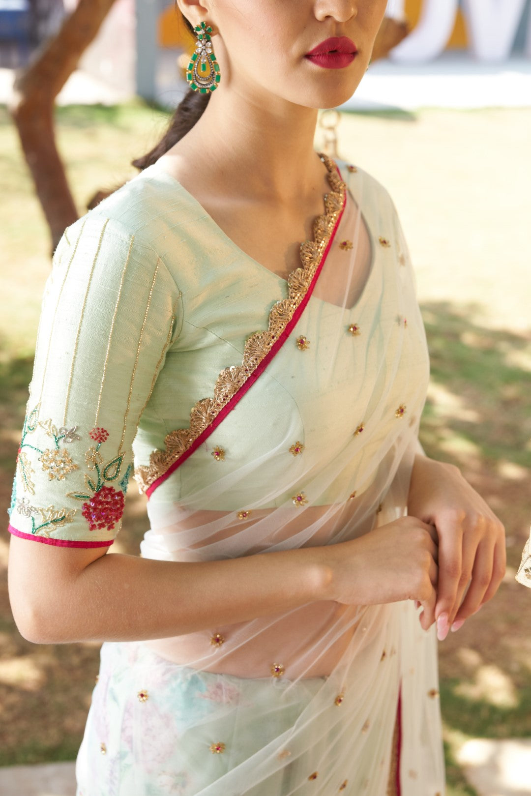 How To Drape A Saree: A Beginners Guide – Lashkaraa